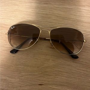 Unisex barely worn Raybans!